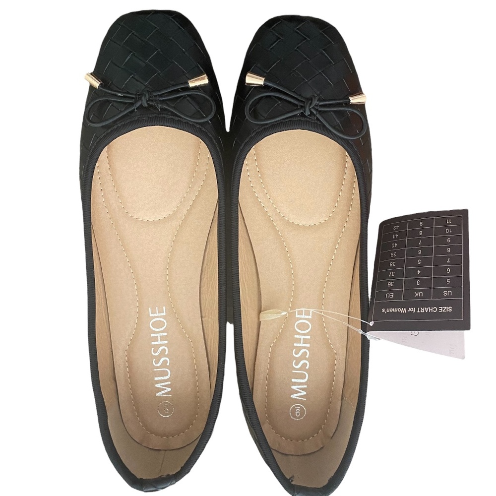 NWT MUSSHOE Flat Women's Shoe Size 9